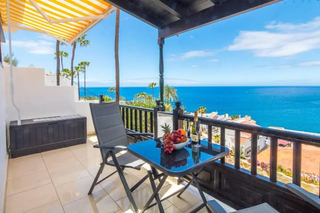 Sunset Dream Bungalow with balcony sea view.