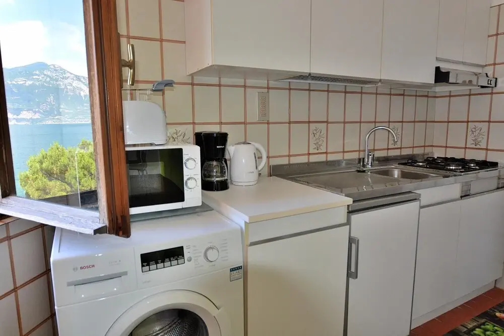 Greenery Loft - Sleeps 4 Lake View Terrace in Pai Di Torri del Benaco