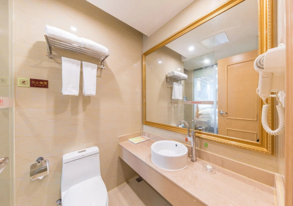 Отель Shanghai Rais International