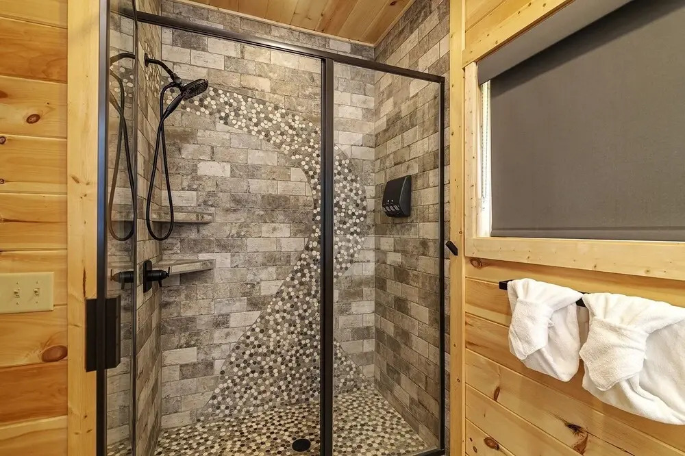 A Cabin On The Rocks - 3 Bedrooms, 3.5 Baths, Sleeps 10 3 Cabin by RedAwning