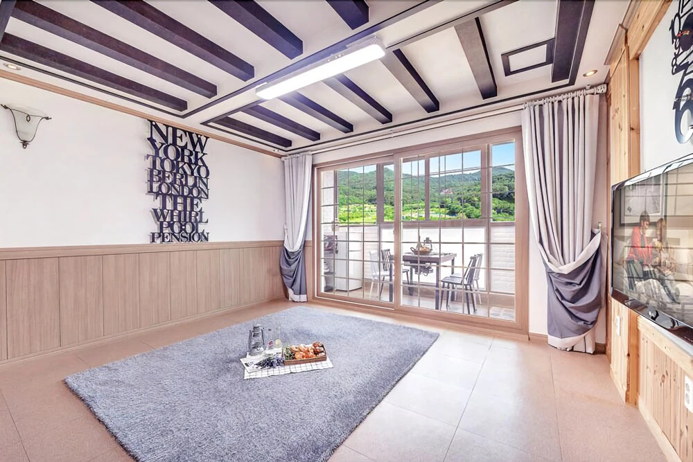Geojedo Whirlpool Pension (pets friendly)