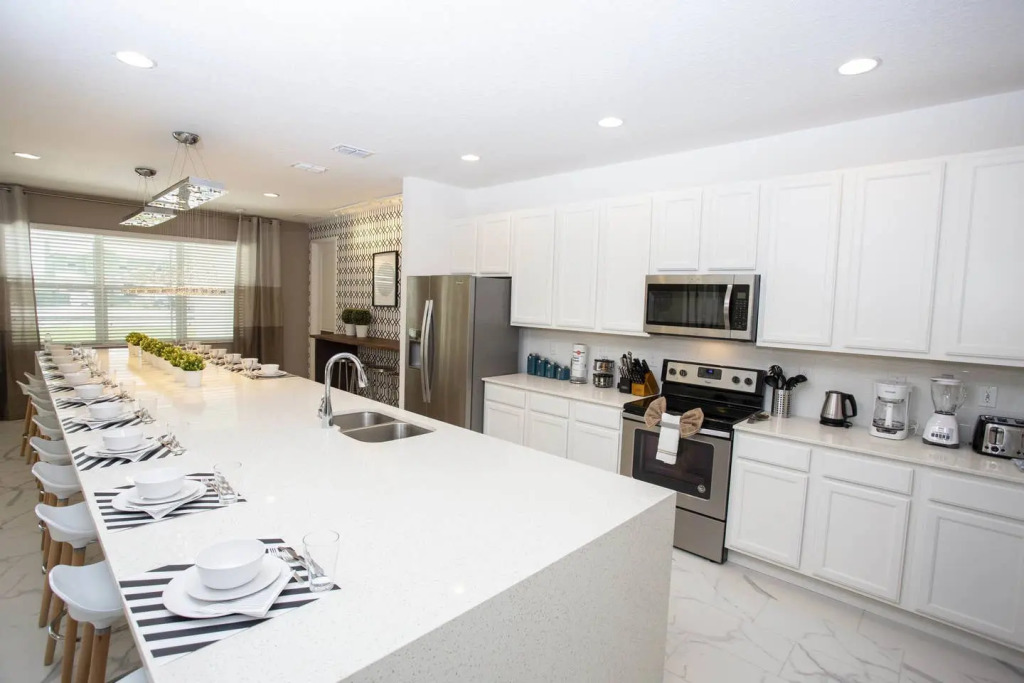 Spacious luxury home with private pool near Disney