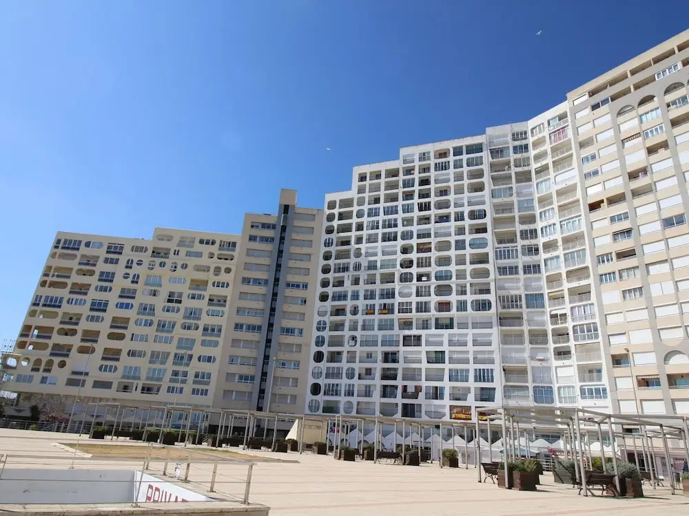 Apartment With sea View, Walking Distance to the Beach