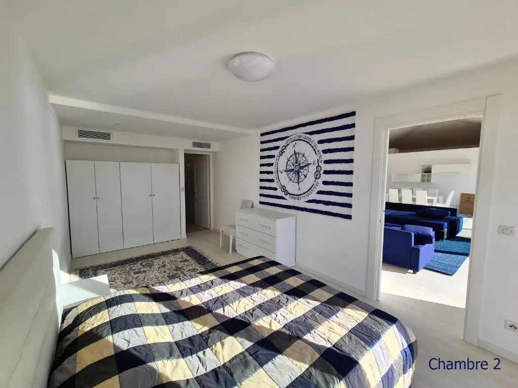 Luxurious penthouse with magnificent views over the bay of Menton 10 Peoples