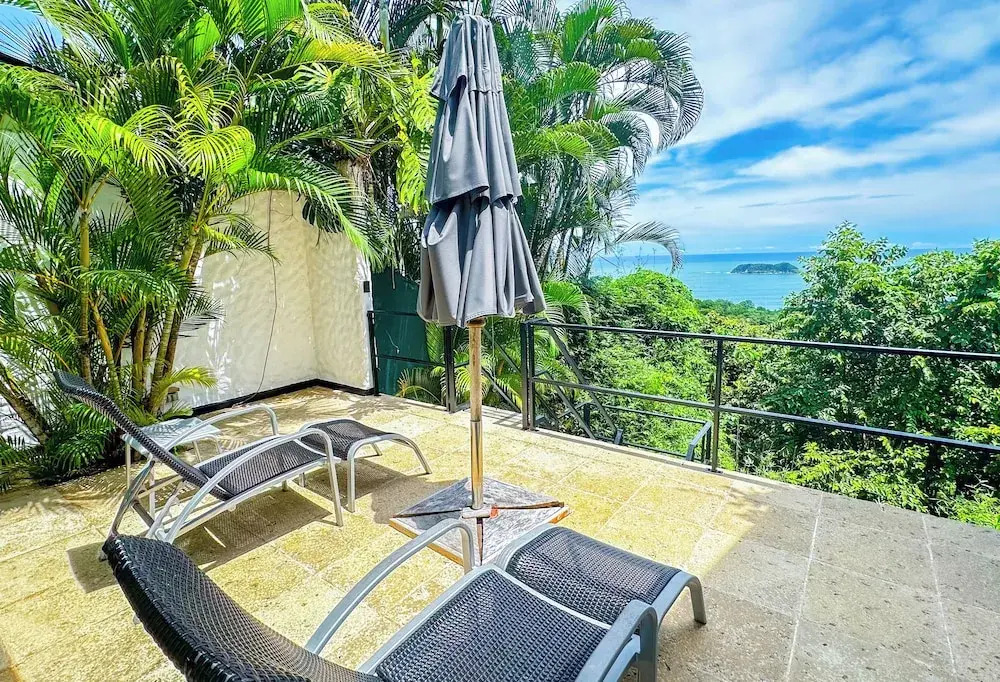 Villa Roca Boutique Resort & Suites