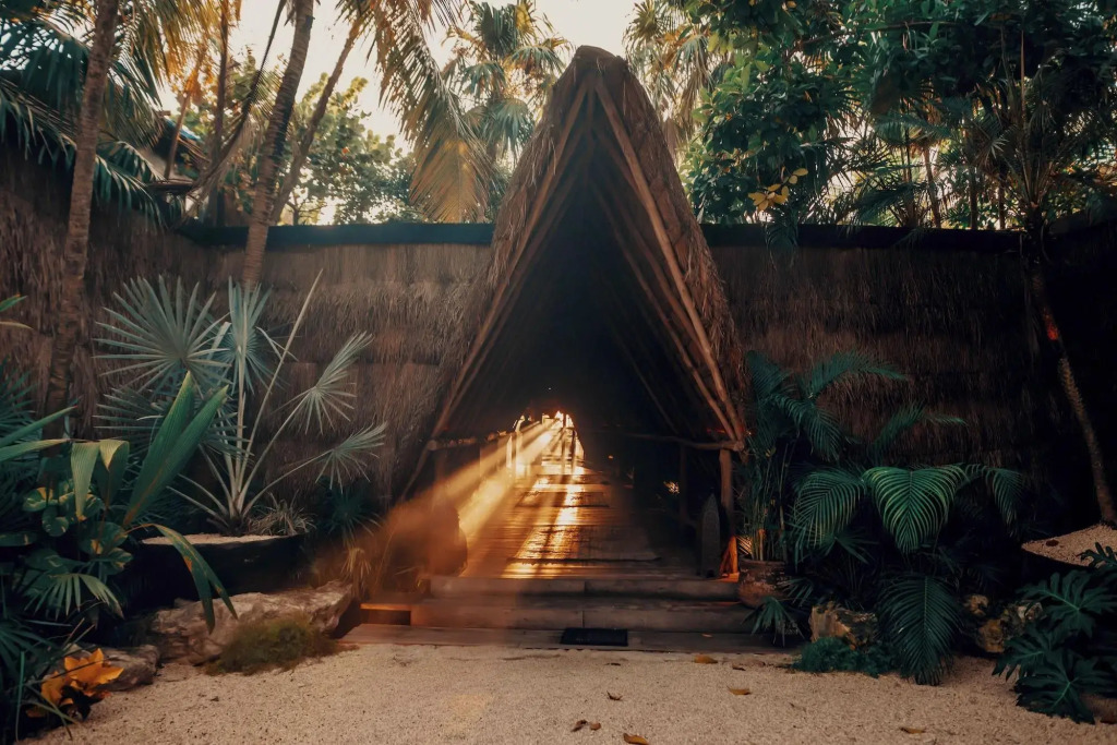 Radhoo Tulum
