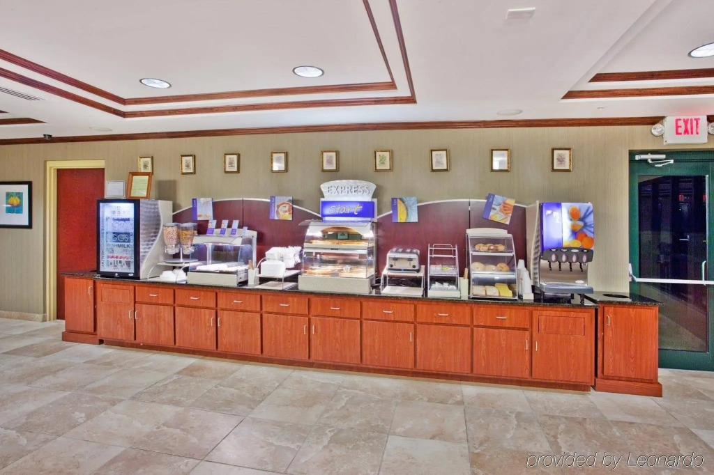 Holiday Inn Express & Suites Macon - I-475 by IHG