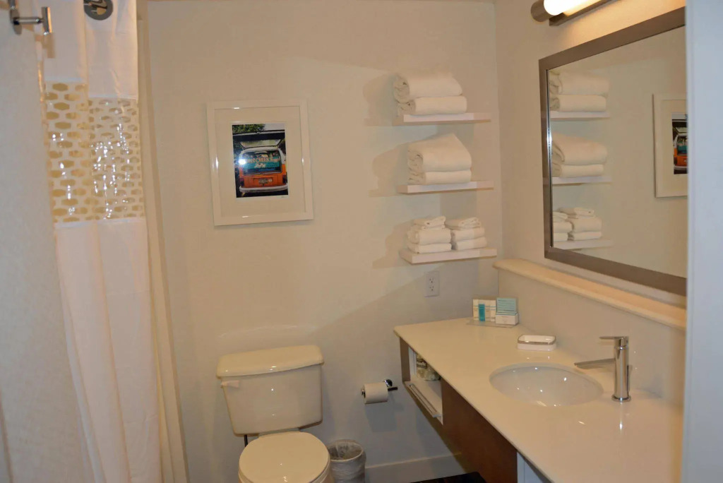 Holiday Inn Express-Western Avenue University