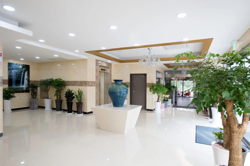 Cheonjiyeon Crystal Hotel