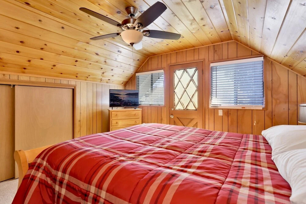 2114-the Cabin 3 Bedroom Home by Redawning