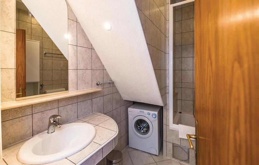 Beautiful Home in Baska Voda with Hot Tub & 3 Bedrooms