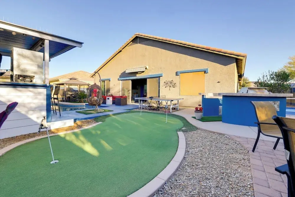 Putting Green & Hot Tub: Goodyear Retreat!