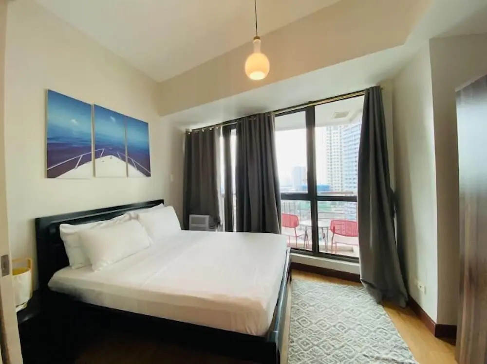 KL Tower Makati Apartments by PH Staycation