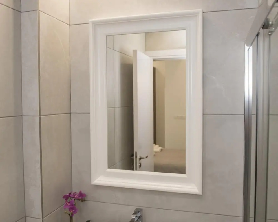 96 Nic1 - Stay Glam Skin Studio
