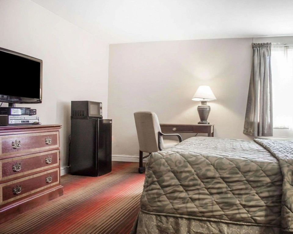 Rodeway Inn Huntington Station - Melville