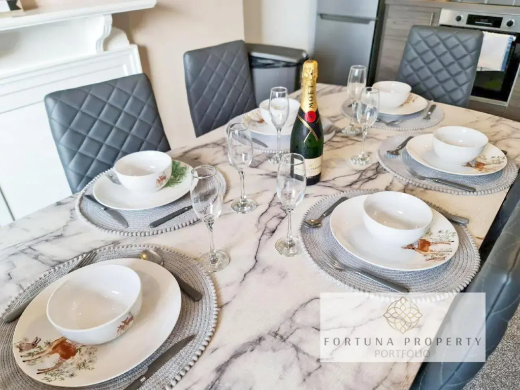 Superb 4 bedroom penthouse apartment in a superior Regency townhouse in heart of Cheltenham Town centre - NEWLY REFURBISHED THROUGHOUT