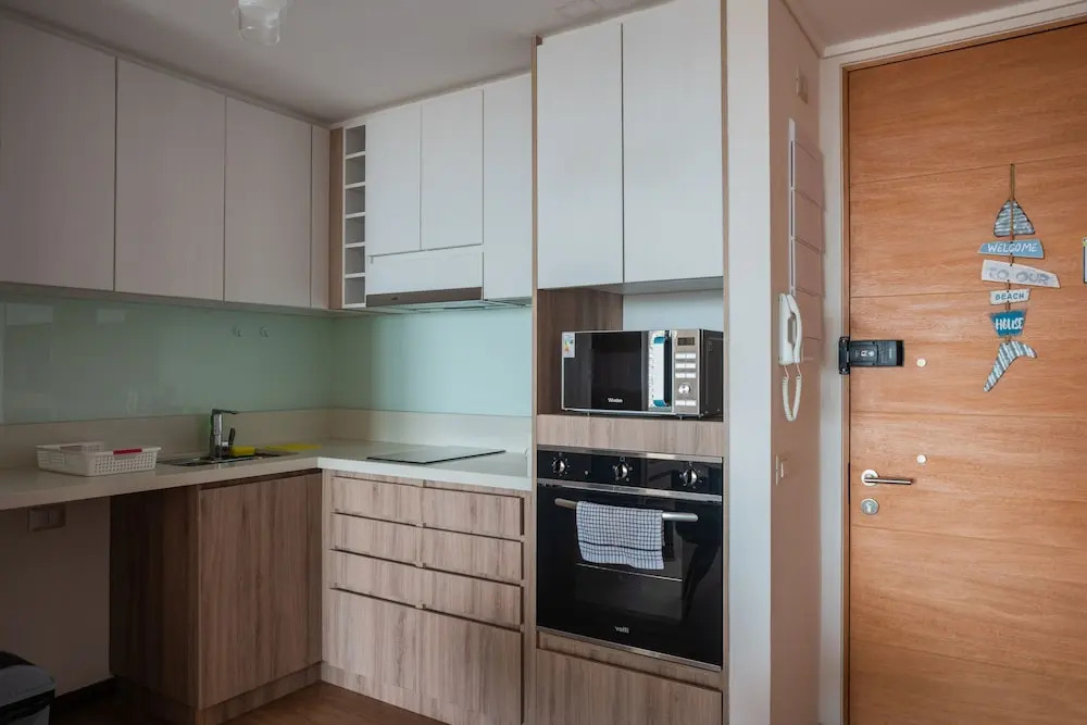 Contemporary apartment w/ a full kitchen, ocean views, & rooftop deck
