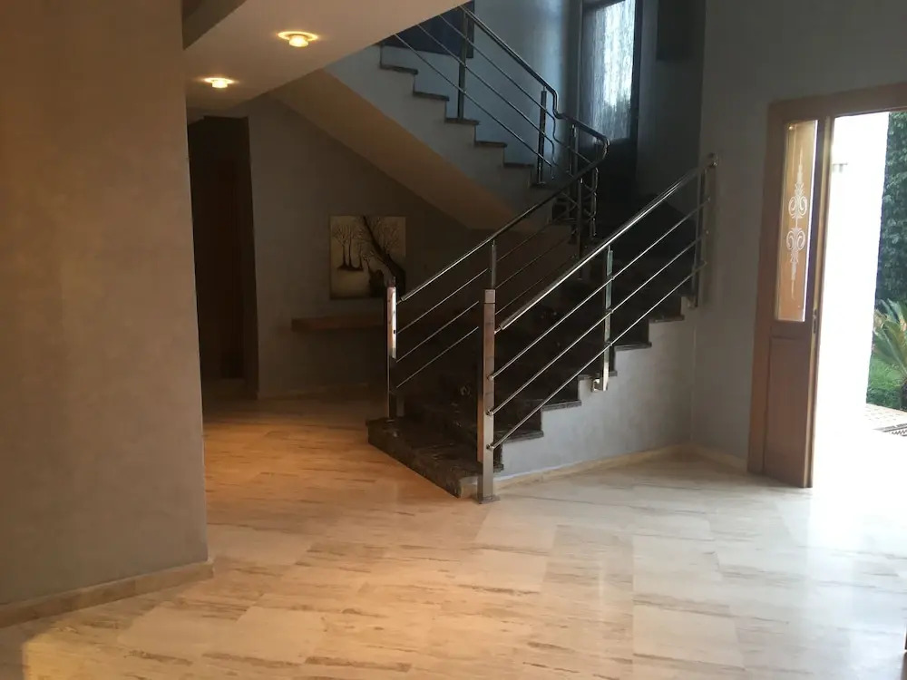 Luxurious 5 Bedrooms Villa Ref HI51053