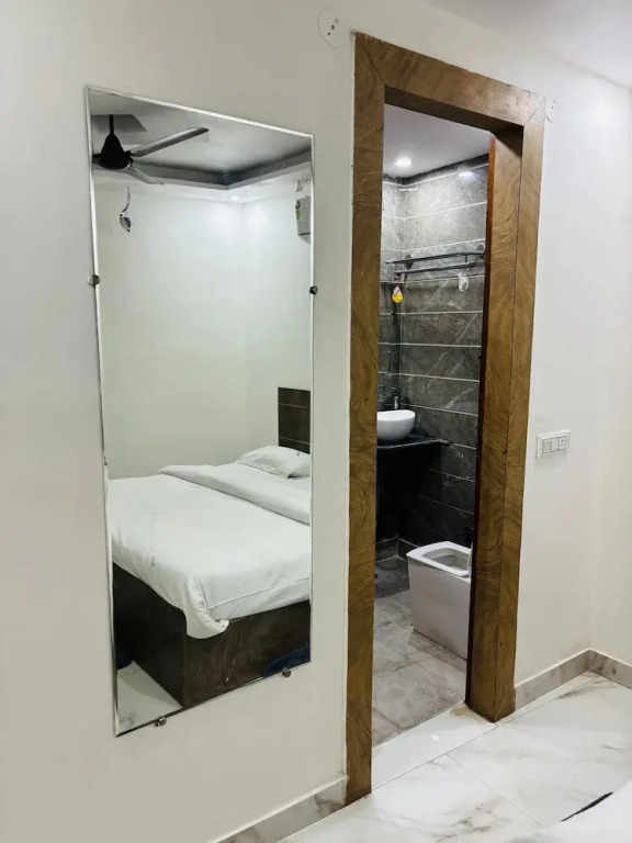 Lotustar Hotel