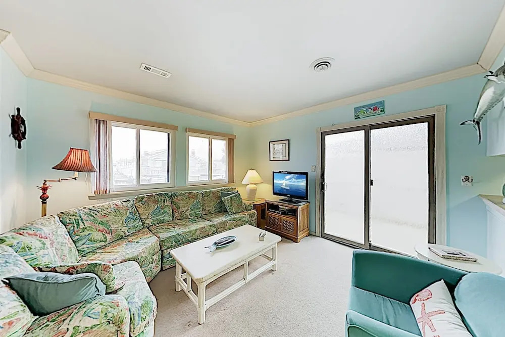 Canal-front W/ Pool & Docking, Near Beach 2 Bedroom Condo