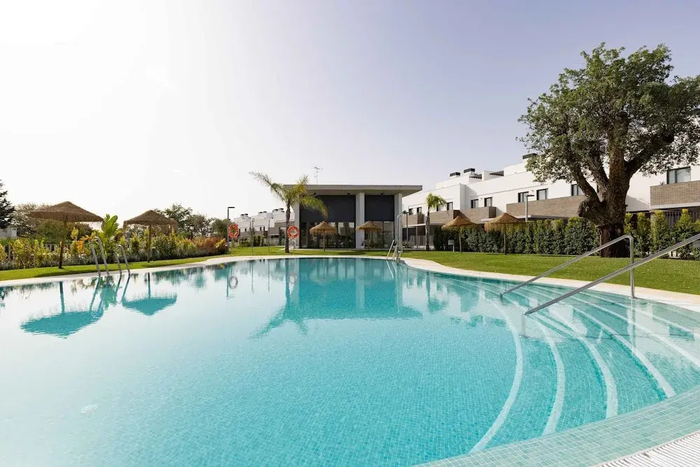 Modern Four Bedroom House With Golf Course Views