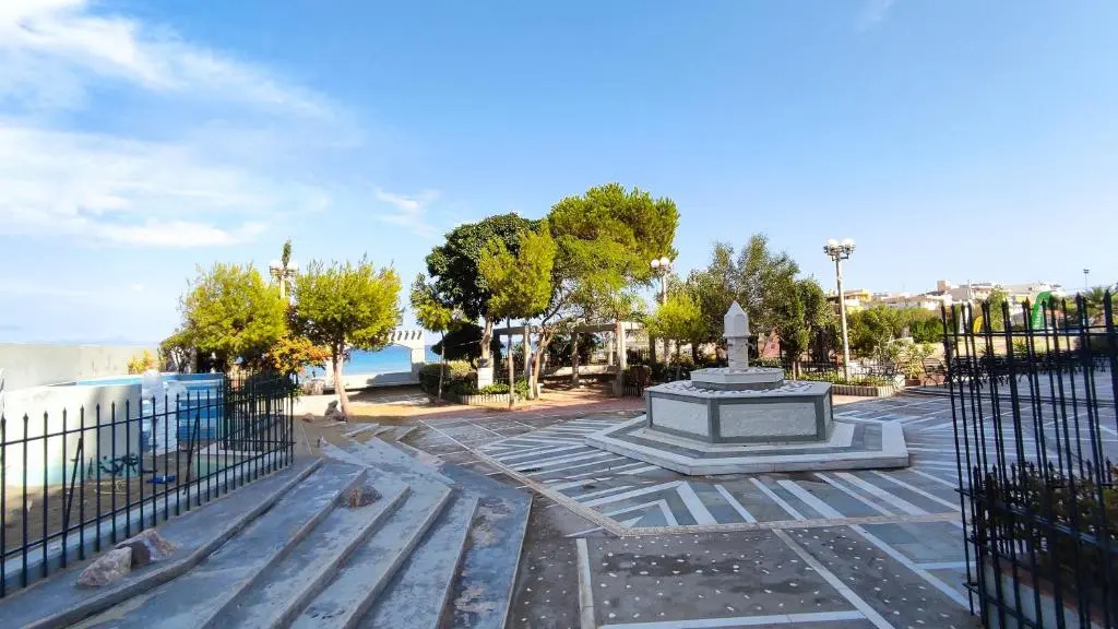 Beautiful Choice - near Athens airport - 50m from the sea - IQ+