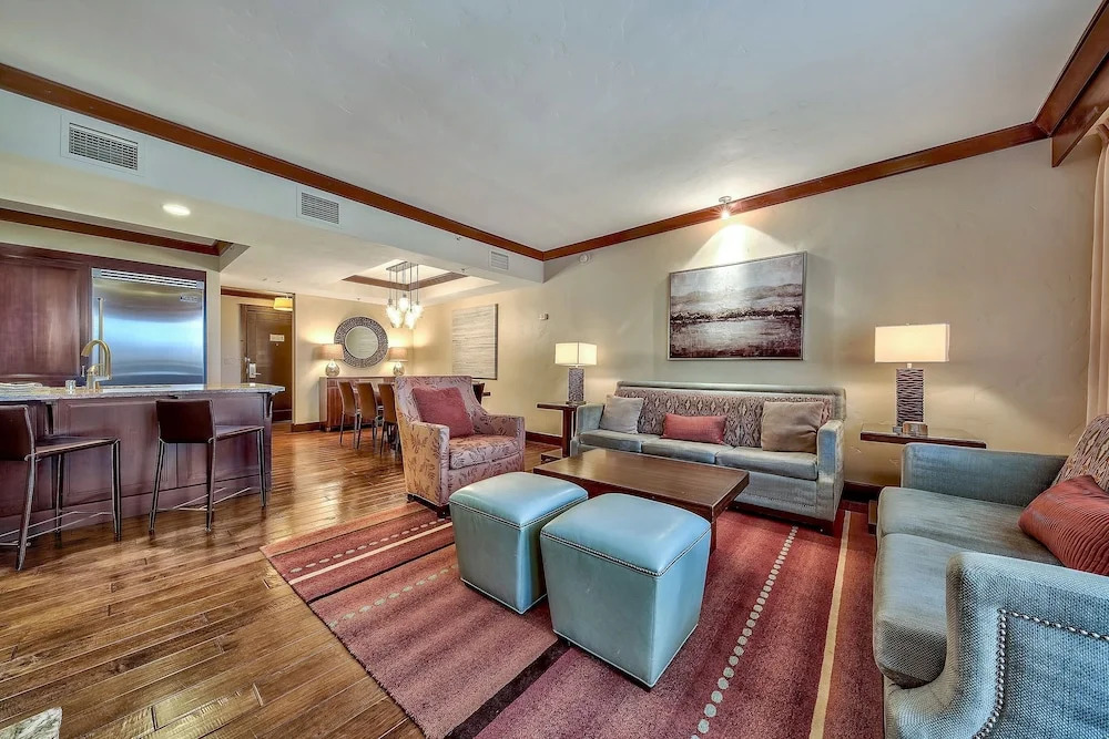 Luxury With Ritz Amenities At Constellation 3 Bedroom Condo by Redawning