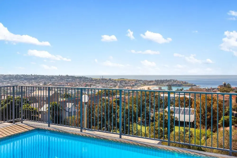 Bondi Studio Apartment With Pool & Rooftop Views