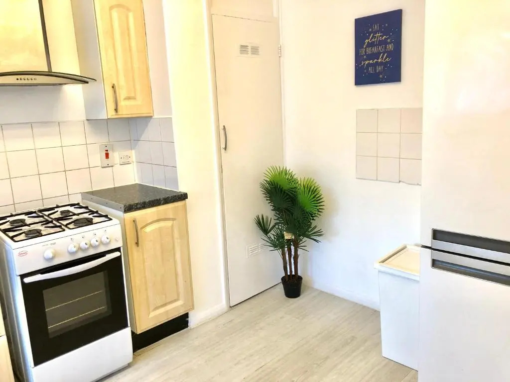 London Stratford 4 Bedrooms Apartment