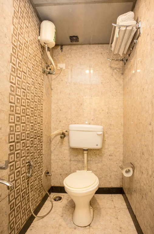 OYO 7062 Amana Suites