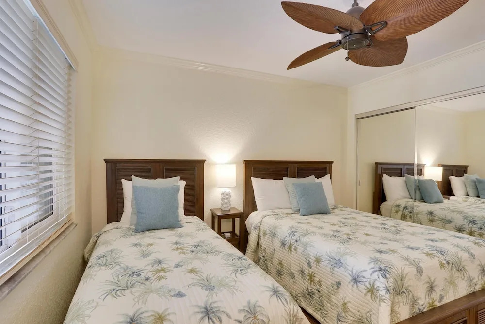 Land's End 304 Building 7 Beachfront / Lovely Updates