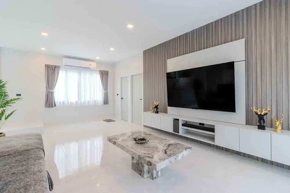 2 Villas 2 Kitchens  Huge Pool V258