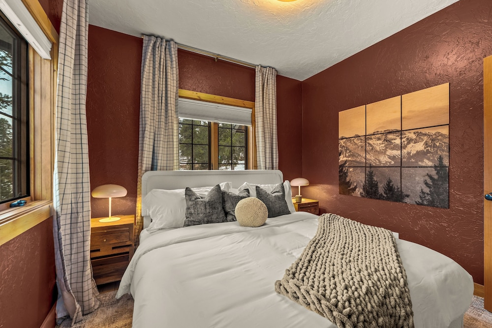 Royal Elk Lodge