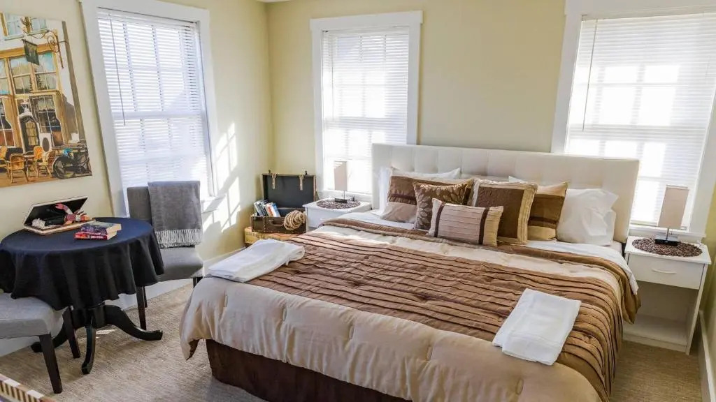 Room in Guest room - Room 1 Private Bathroom Pool Shuttle Bus