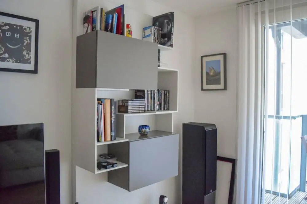 Modern 2 Bedroom Apartment with Balcony On The Canal