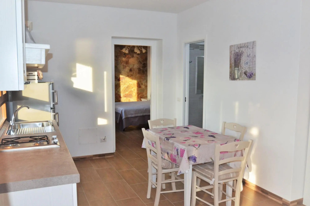 Two semi-detached houses in the immediate vicinity, for a total of three apartments on a 5-acre lot.-Villetta Zuccale 2