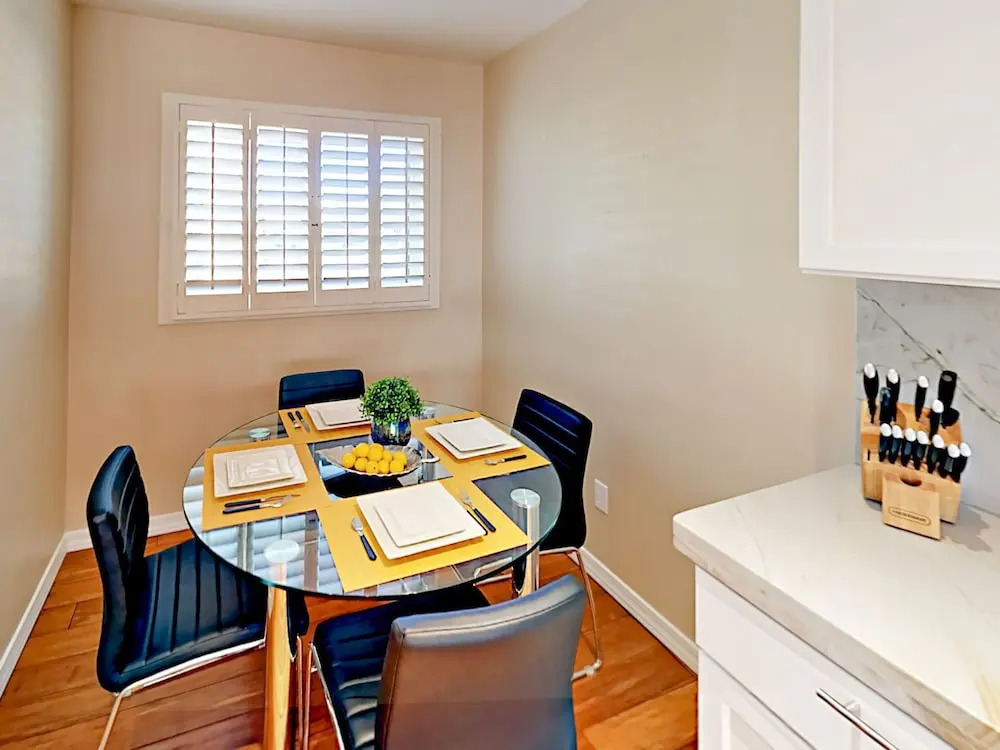 E Mariposa Home 4 Bedrooms 2 Bathrooms Home