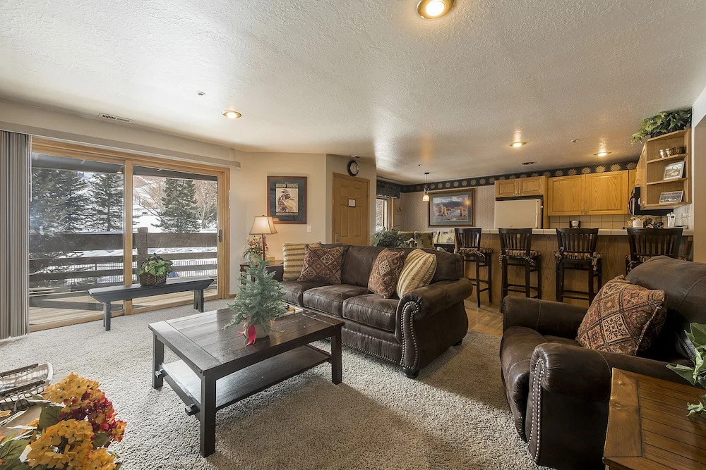 All Seasons Condominiums