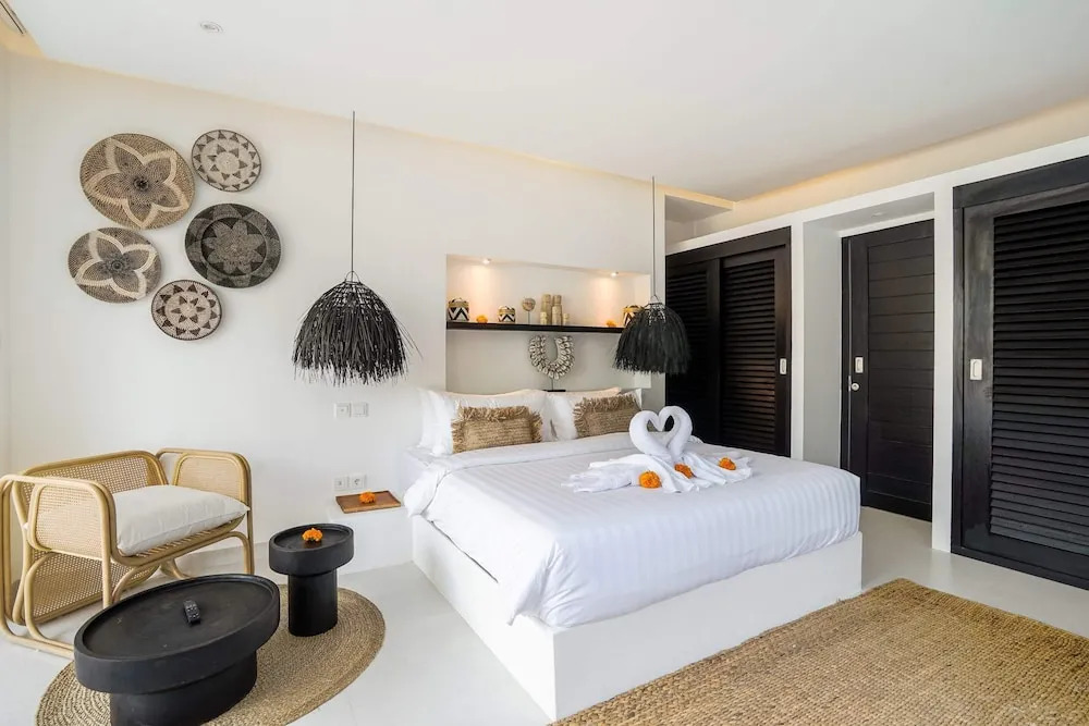 Villa Laut - 4BR Luxury Villa within Walking Distance to Seseh Beach