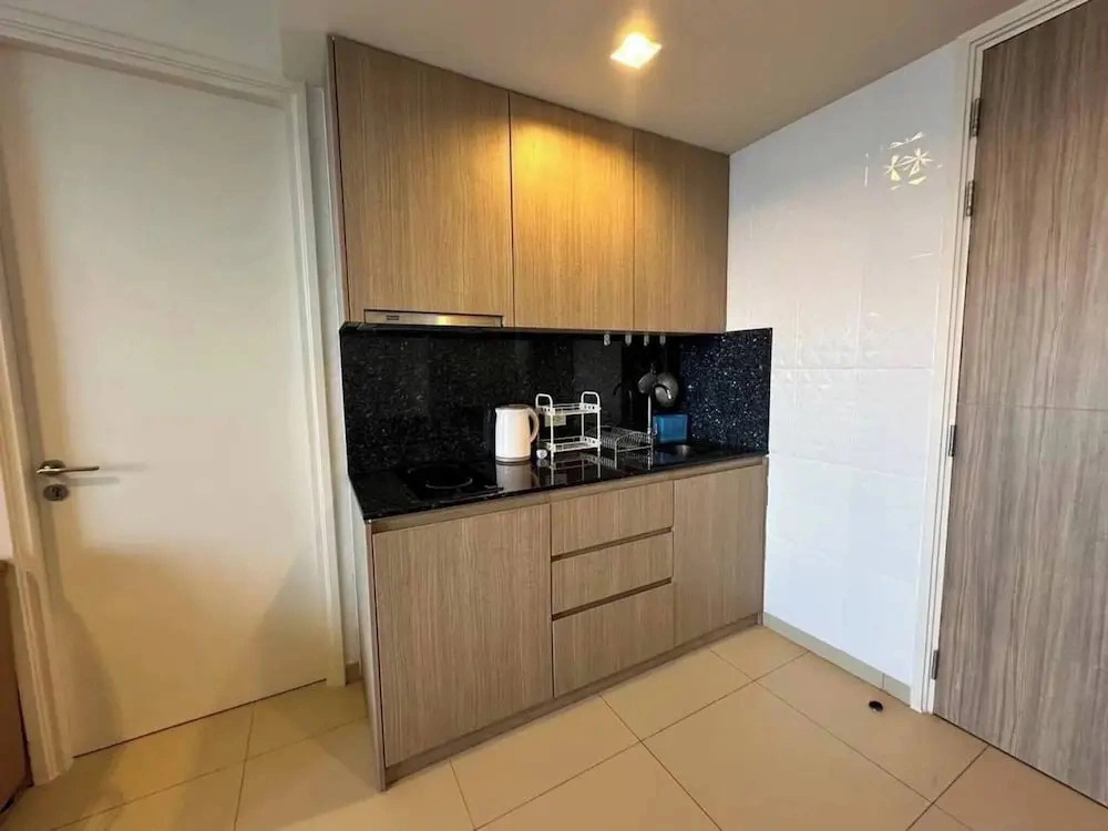 Large High Floor, Best Pool and Awesome Location