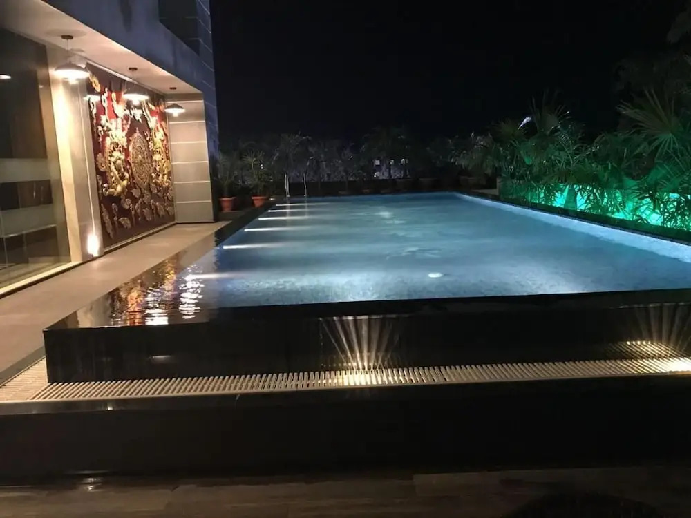 Hotel Saffron Crest