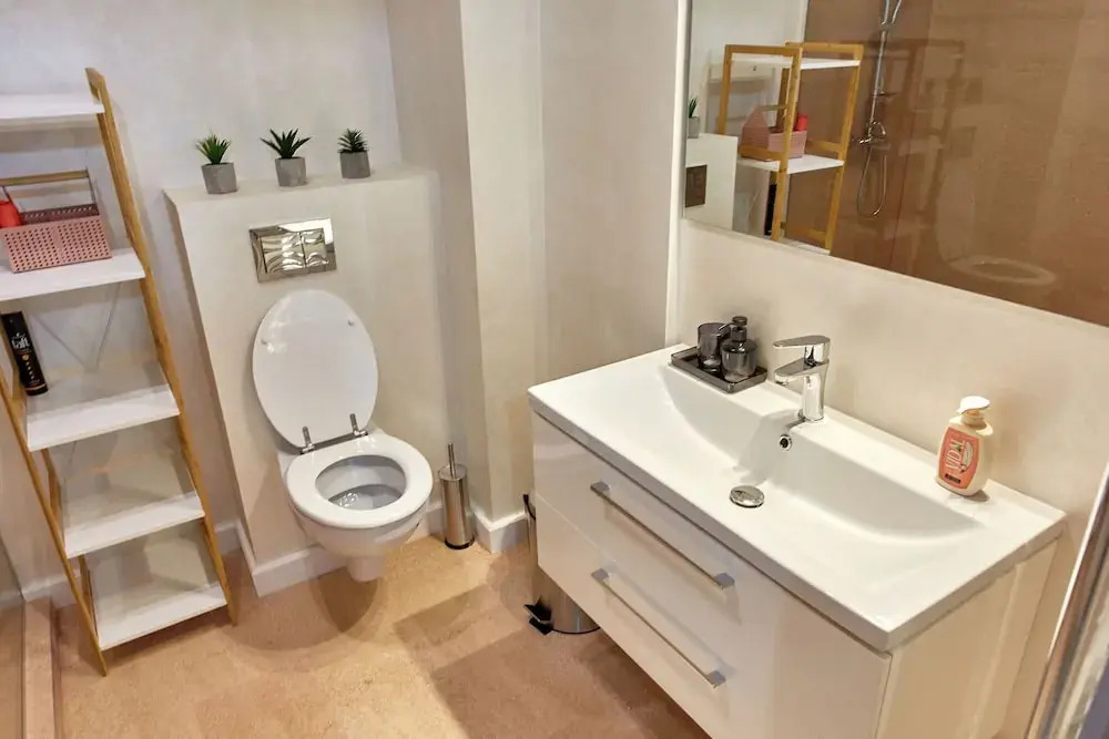 Cnc Zev Apartment