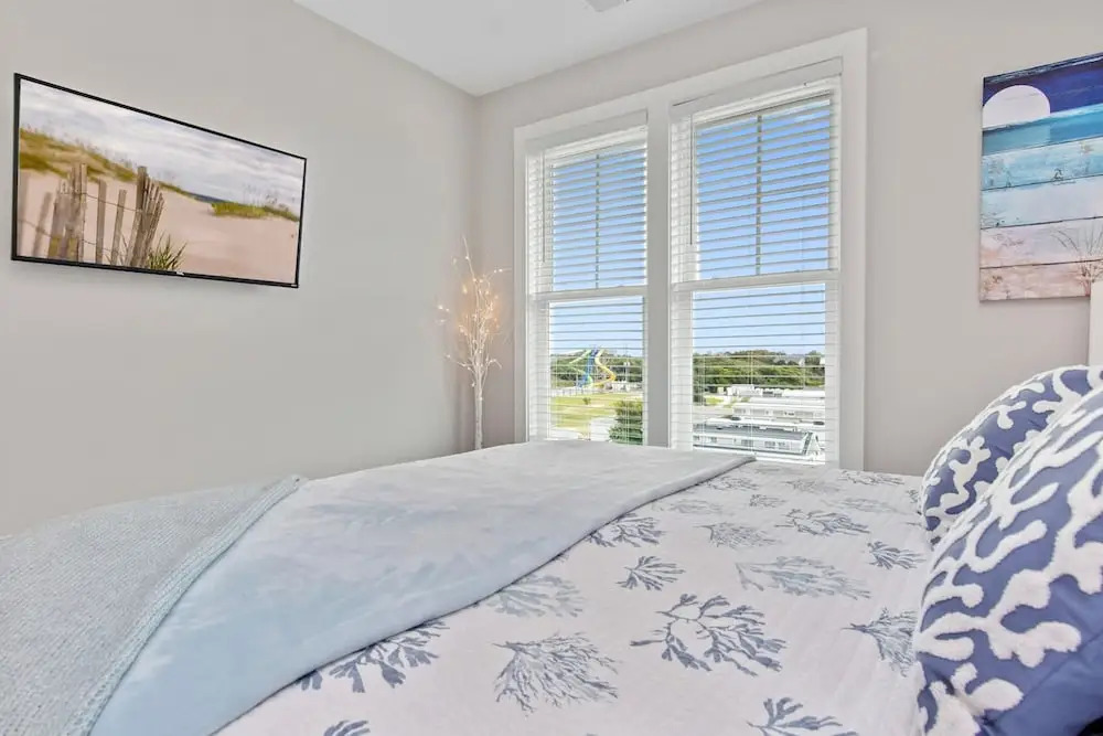 Luxury Beach Condo 5 Min Walk to Beach Shops