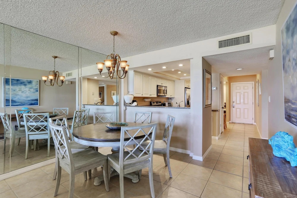 Land's End 404 Building 7 Beachfront / Top Floor Views!!