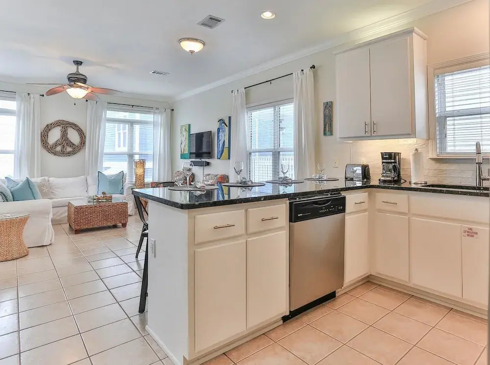 Ocean View Abode Luxurious 4bd, Walk to Beach!