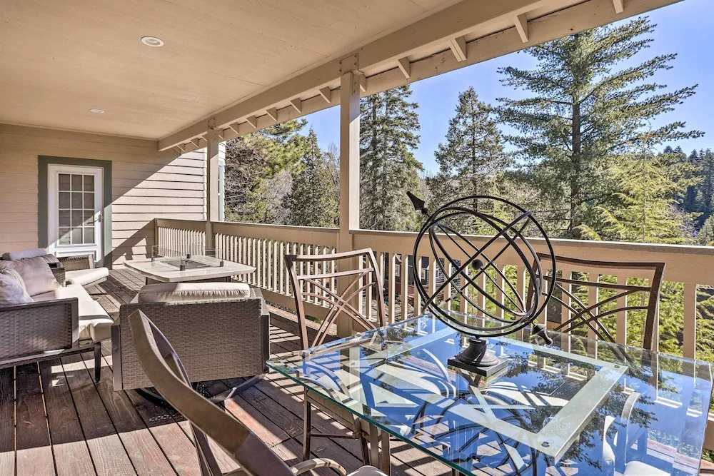 Huge Lake Arrowhead Home w/ 3 Decks & Grill!