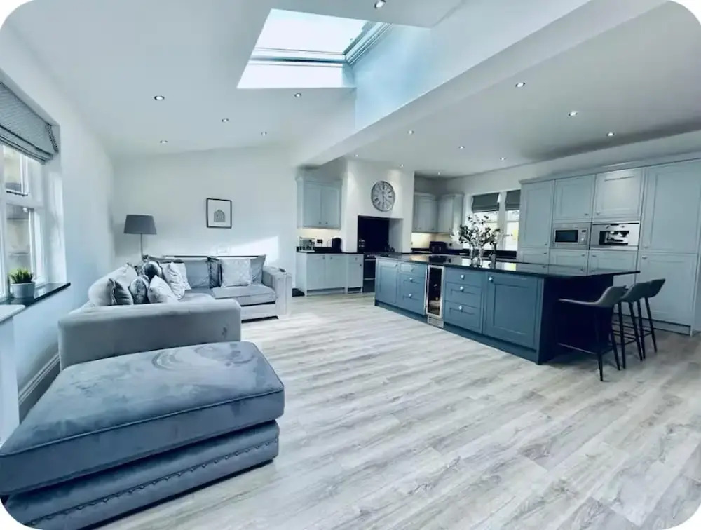 Lodge - Sleeps 18, pet Friendly & Free Parking