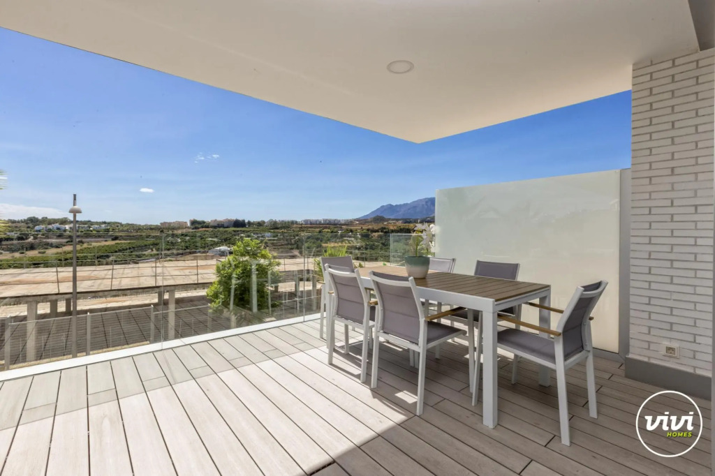 Lima in Estepona with 3 bedrooms and 2 bathrooms