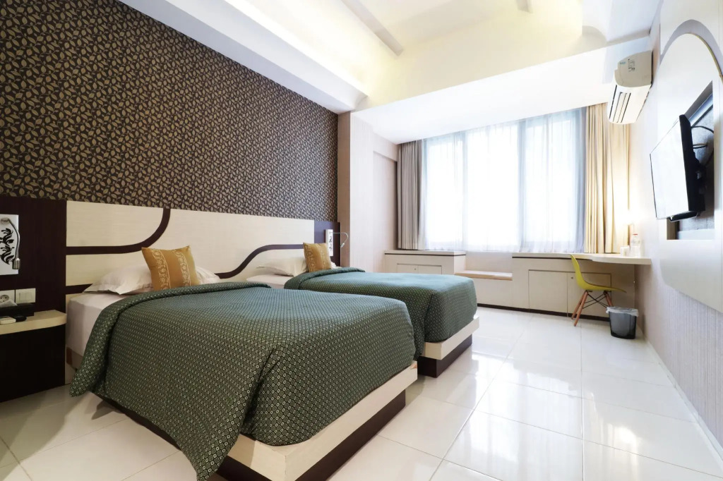 Dewarna Hotel & Convention