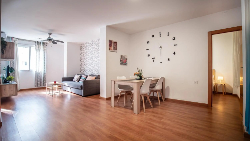 FAMILY FLAT CLOSE to the CENTER